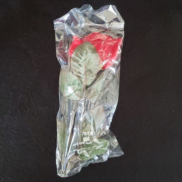 Vintage 1978 Hudson Manor Silverplated Bud Vase and Scented Rose - Picture 3 of 11